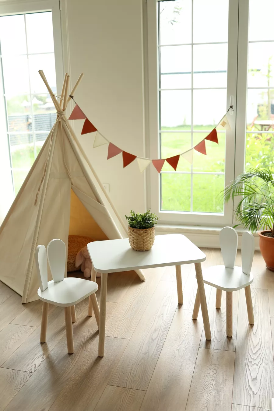 La table blanche + 2 chaises