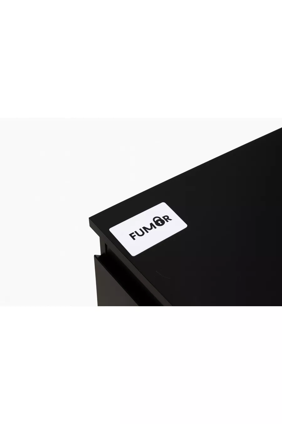 Table de chevet avec compartiment secret et carte NFC