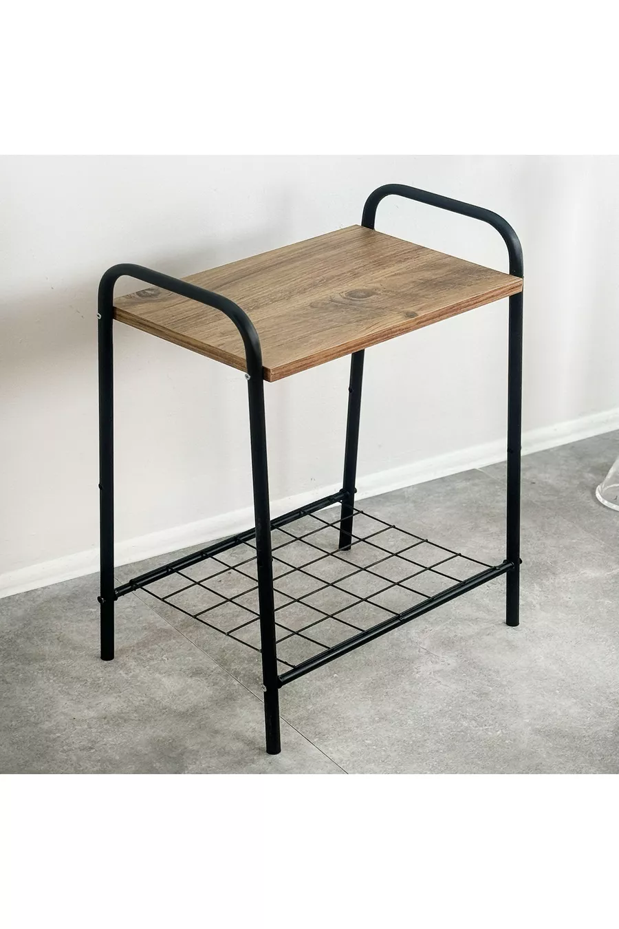 Table de chevet avec étagère et rangement filaire