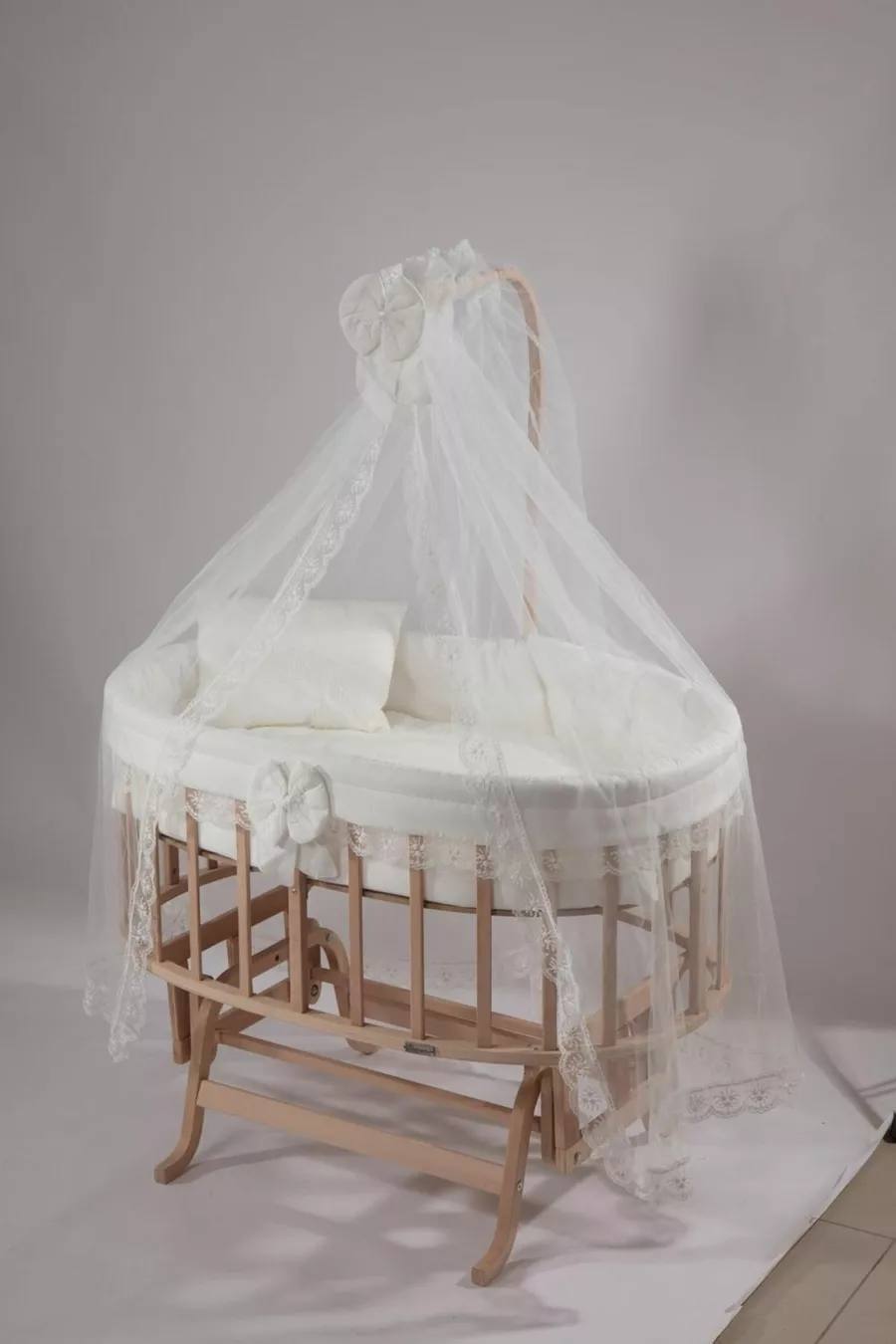 Berceau Amedan Beige avec Parure de Lit en Dentelle Française en Bois Massif