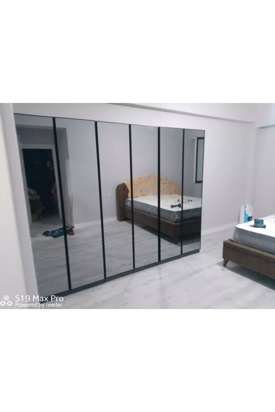 Armoire de dressing Esla modulable à 6 portes vitrées % MDF (LIVRAISON À DOMICILE AVEC MONTAGE INCLUS)
