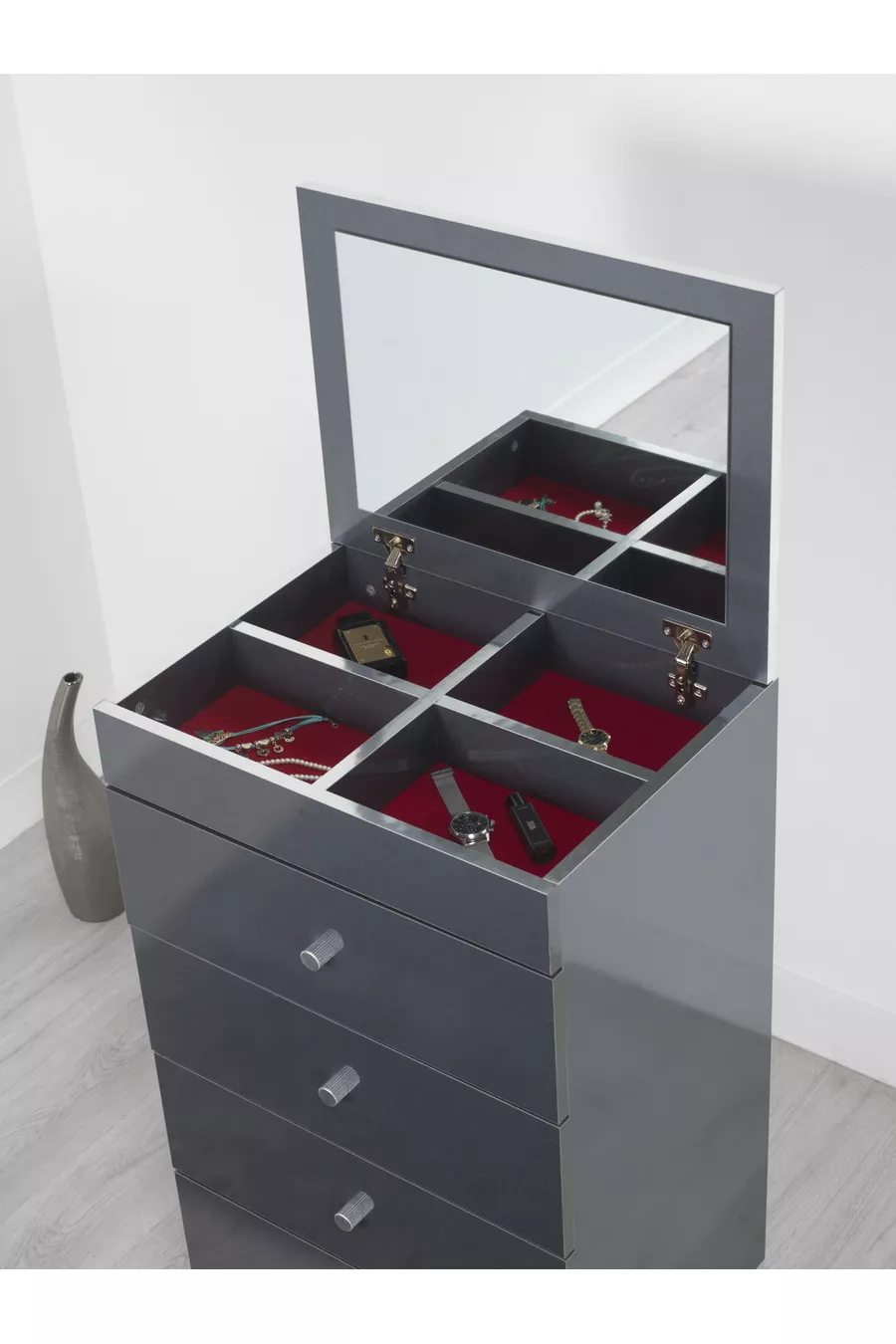 Arya Commode