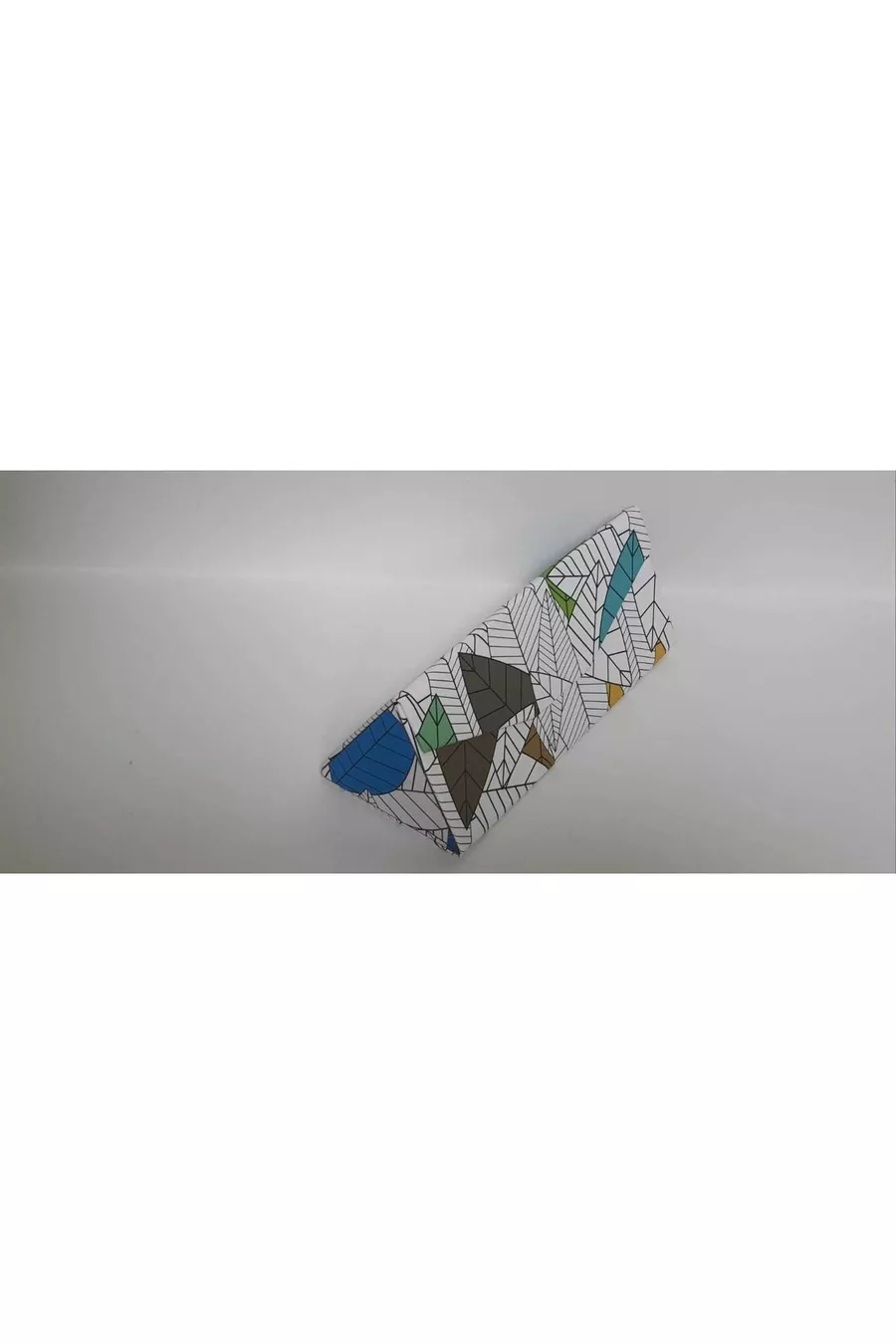 Étui à lunettes de design triangulaire