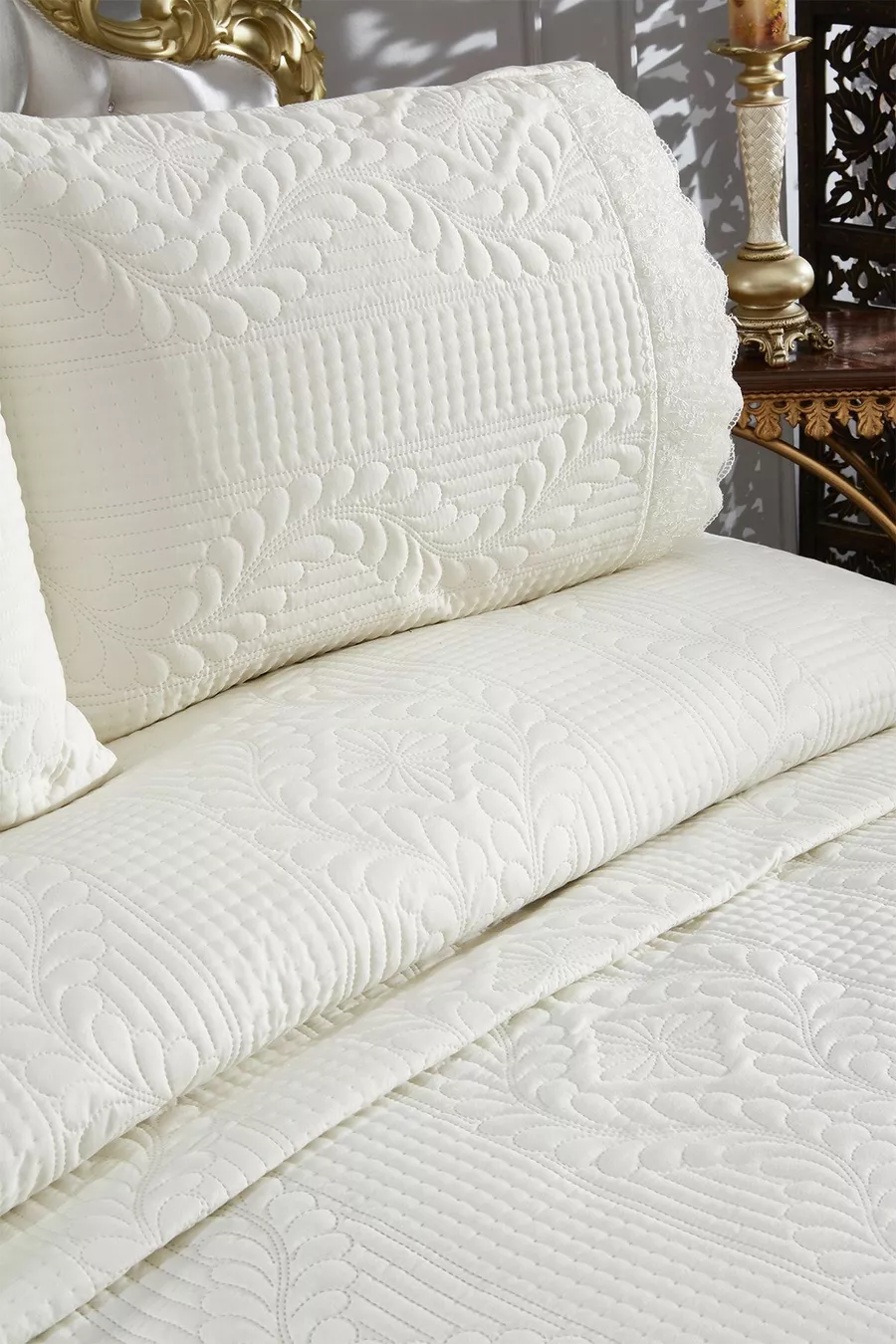 Couverture de lit double ultrasonique avec capitonnage en daim crème