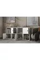 Commode blanche à quatre portes avec étagères sans lattes
