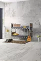 Chambre d'enfant élégante pour garçon avec lits superposés en métal et cadre de lit en bois