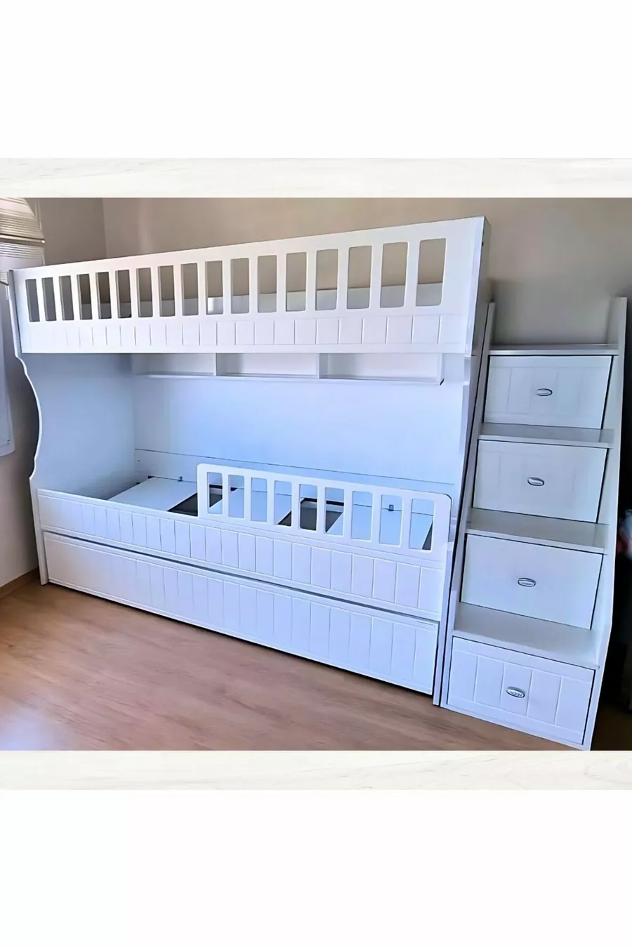 Lit superposé pour enfants en bois blanc sculpté
