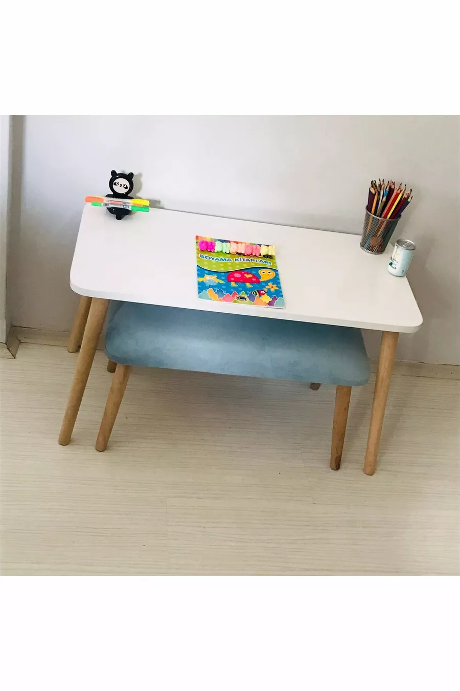 Bureau pour enfants Lilyum 1 pouf Table d'activité Ensemble de table d'activités