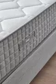 Matelas à ressorts double Mimoza Modèle avec caractéristiques entièrement orthopédiques et antibactériennes