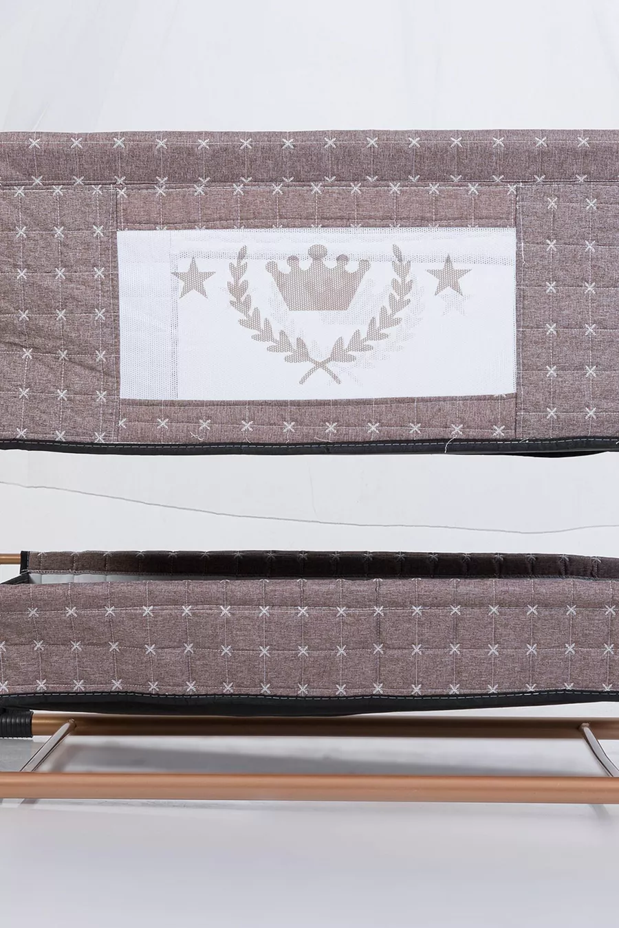 Lit de bébé avec panier à côté de la mère, berceau de luxe à roulettes