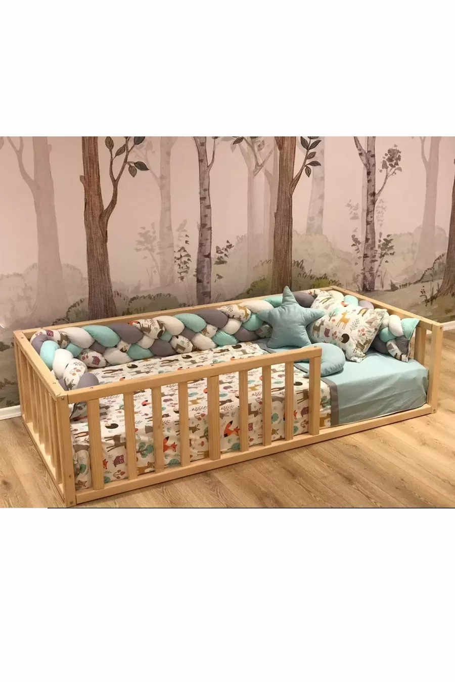 Lit pour bébé Montessori Markaawm en pin naturel