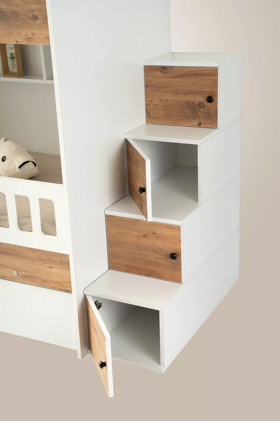 Lit superposé Berlin / Blanc-pin / 3 sections de couchage avec escalier et armoire / 100 % MDF