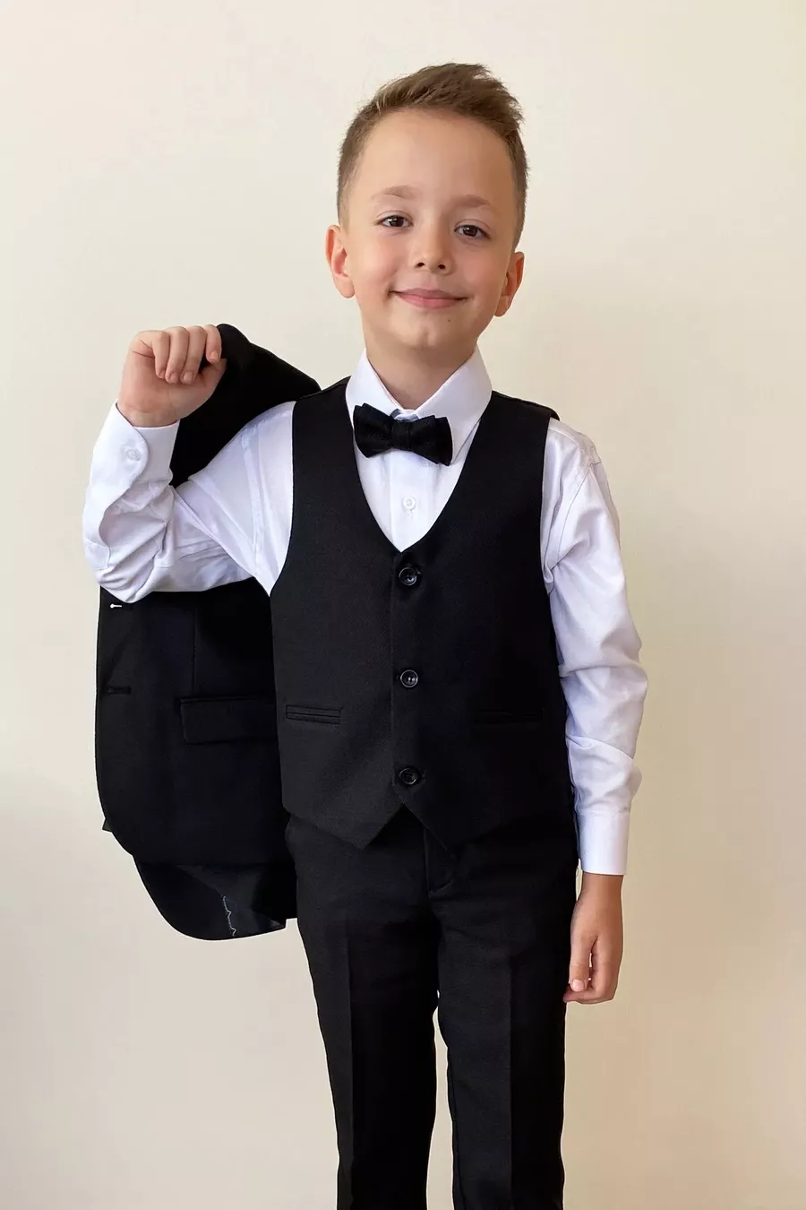 Costume pour garçon avec veste, chemise, pantalon, nœud papillon et gilet