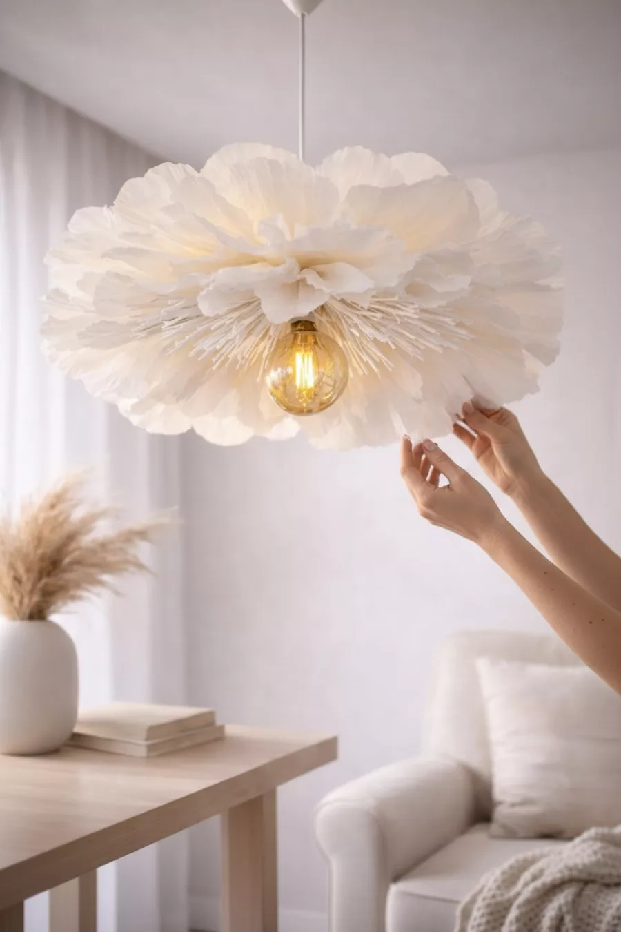 Lumi Bloom Abat-jour de fleurs fait main en papier crêpon italien blanc, éclairage pour salon et chambre