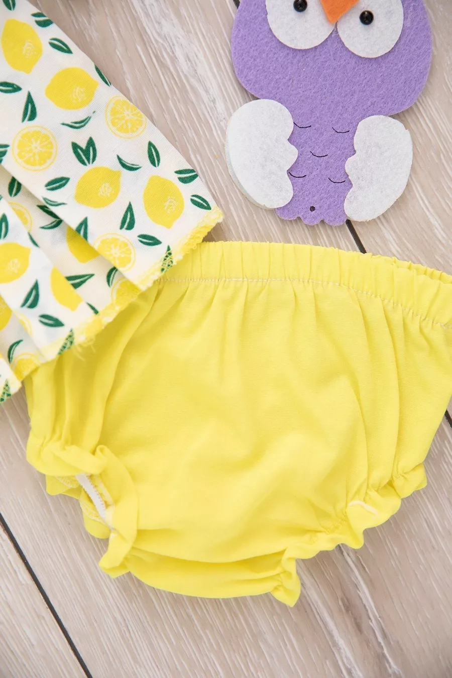 Ensemble pour bébé fille jaune avec imprimé mandarine