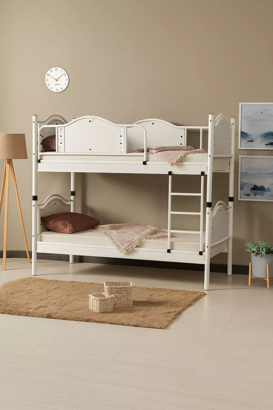 Tête de lit en bois avant-gardiste, lits superposés et cadre de lit en métal blanc