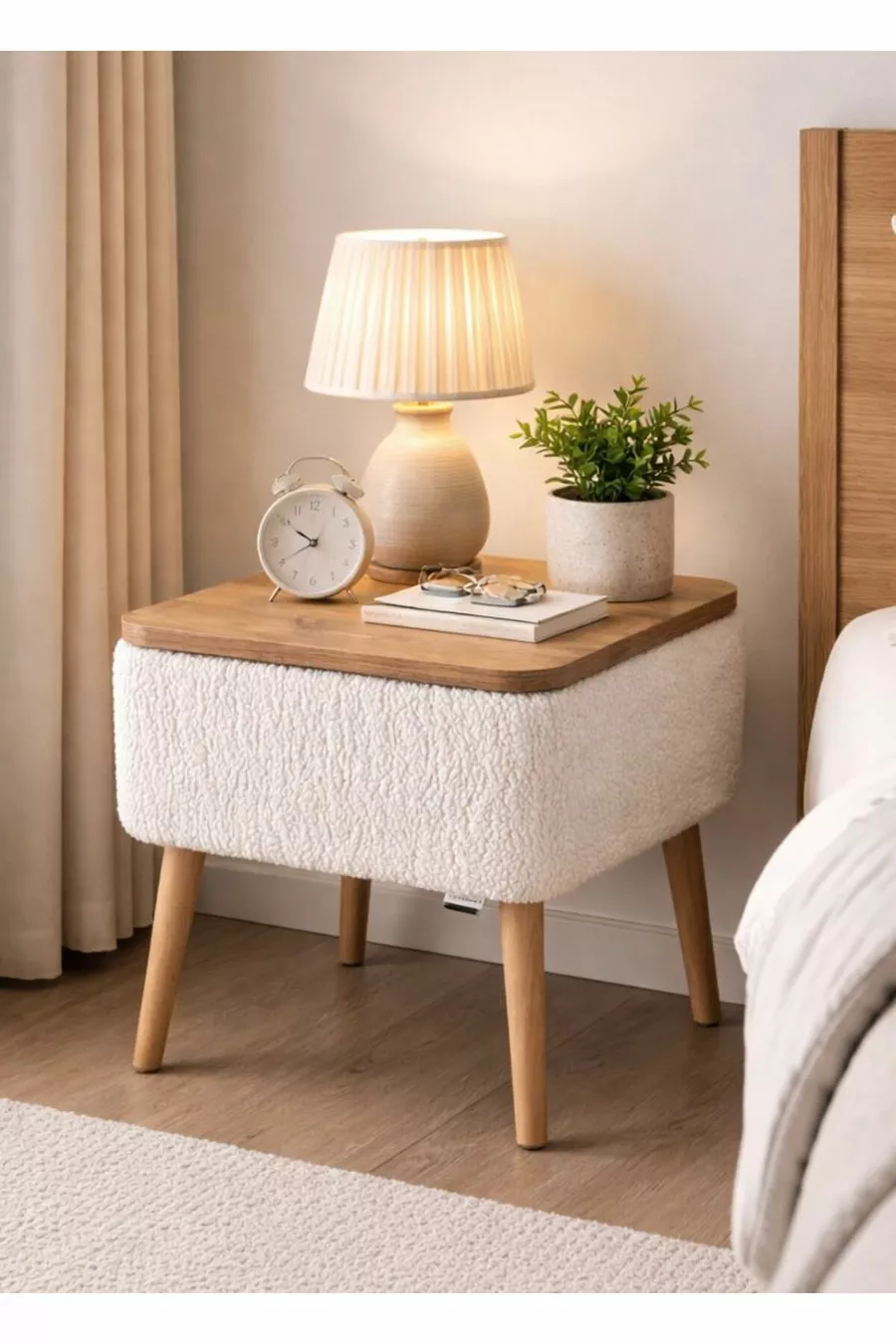 Table de chevet Nivo avec tiroir, revêtement en tissu Teddy et pieds en bois, table de chevet moderne