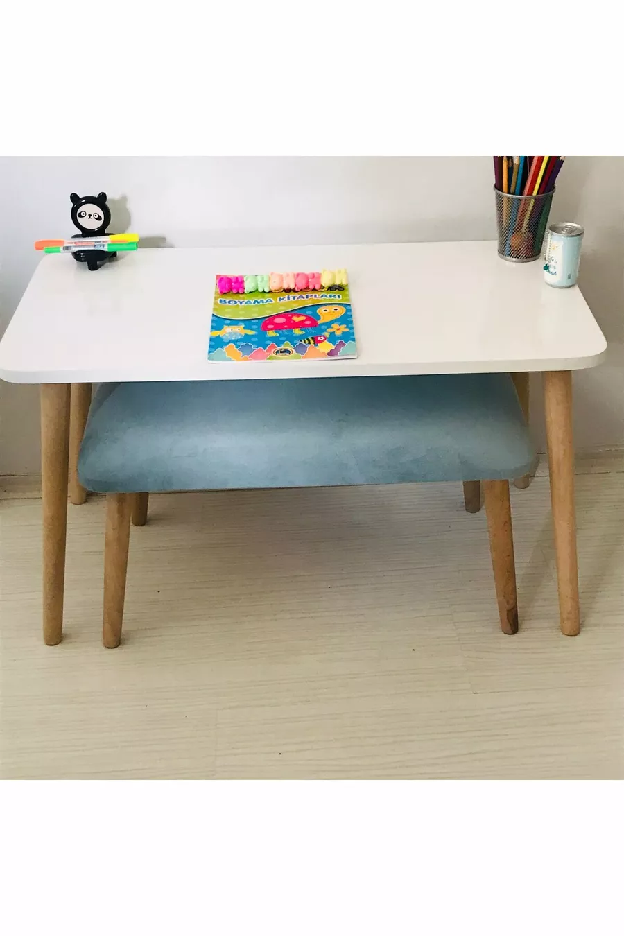 Bureau pour enfants Lilyum 1 pouf Table d'activité Ensemble de table d'activités