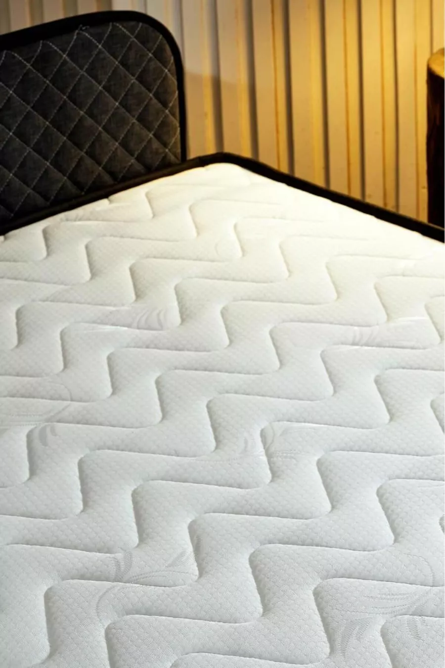 Lit pliant premium Niron  cm Matelas luxueux à ressorts emballés et cadre de lit recouvert de tissu antidérapant