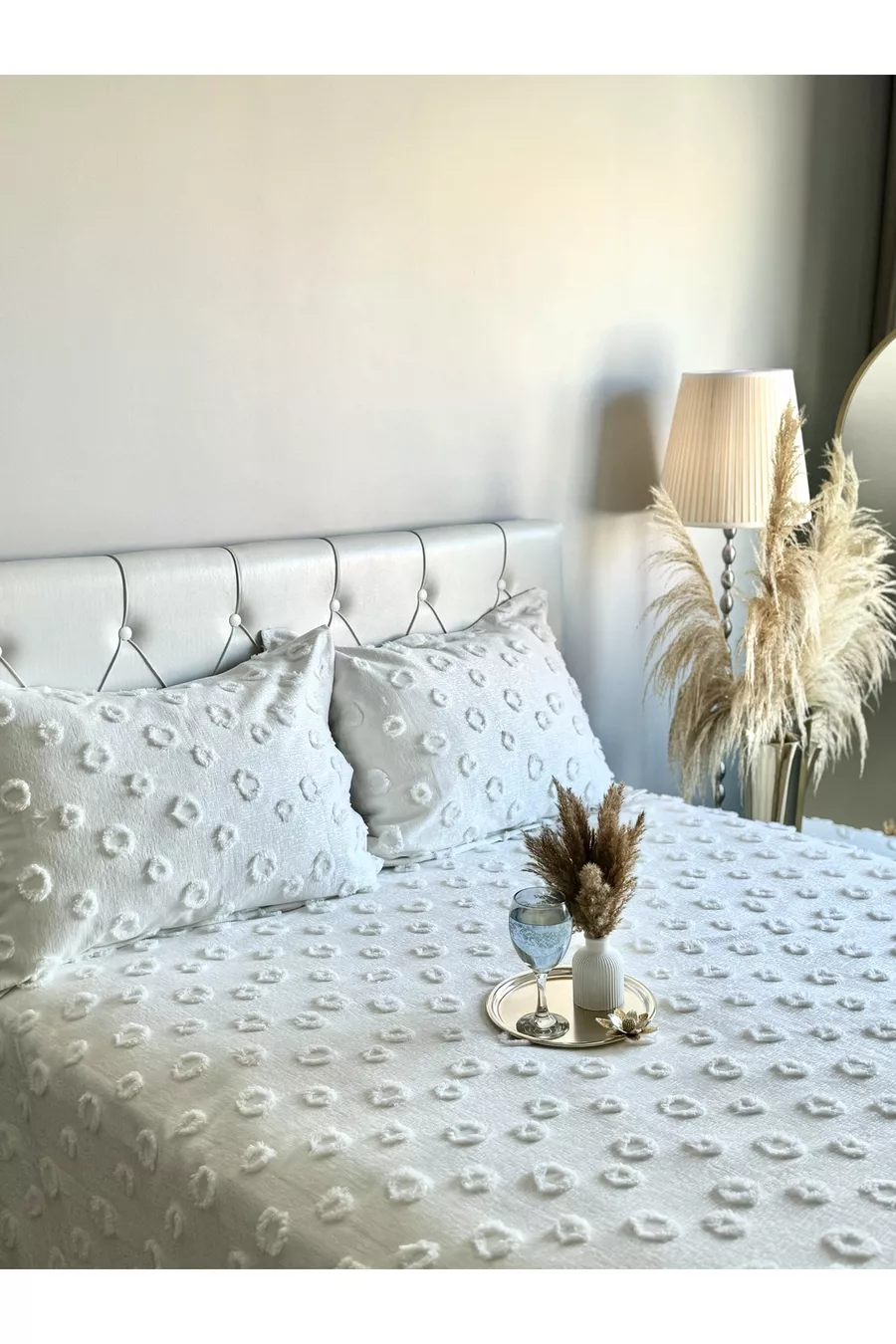 Housse de lit double à pompons et 2 oreillers couleur écrue