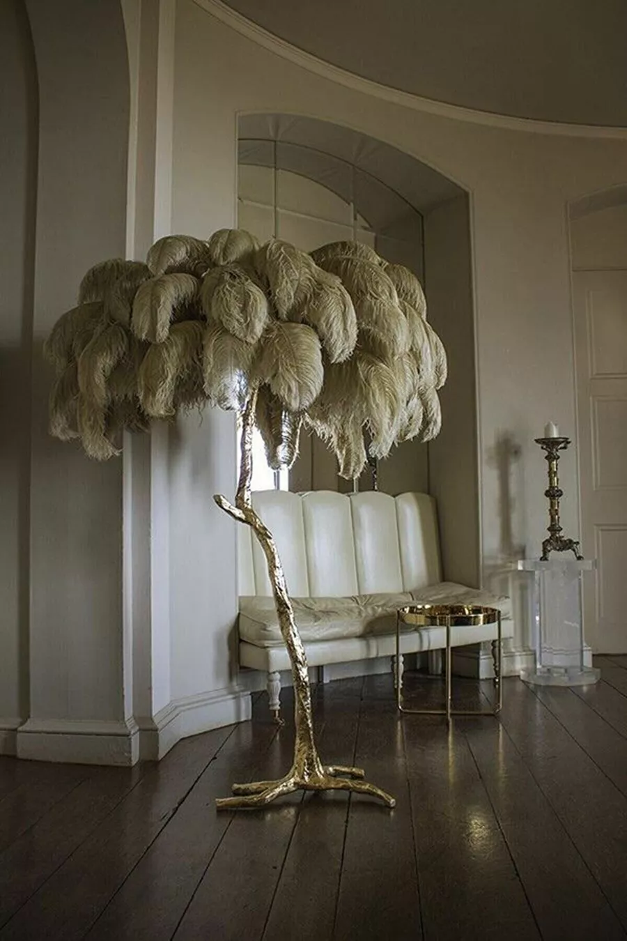 Lampadaire en plumes d'autruche ambre doré -édition spéciale-