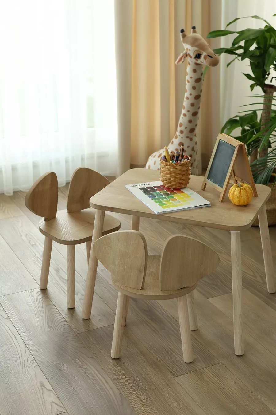 Table et 2 chaises pour enfants Montessori en marron