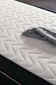 Lit pliant premium Niron  cm Matelas luxueux à ressorts emballés et cadre de lit recouvert de tissu antidérapant