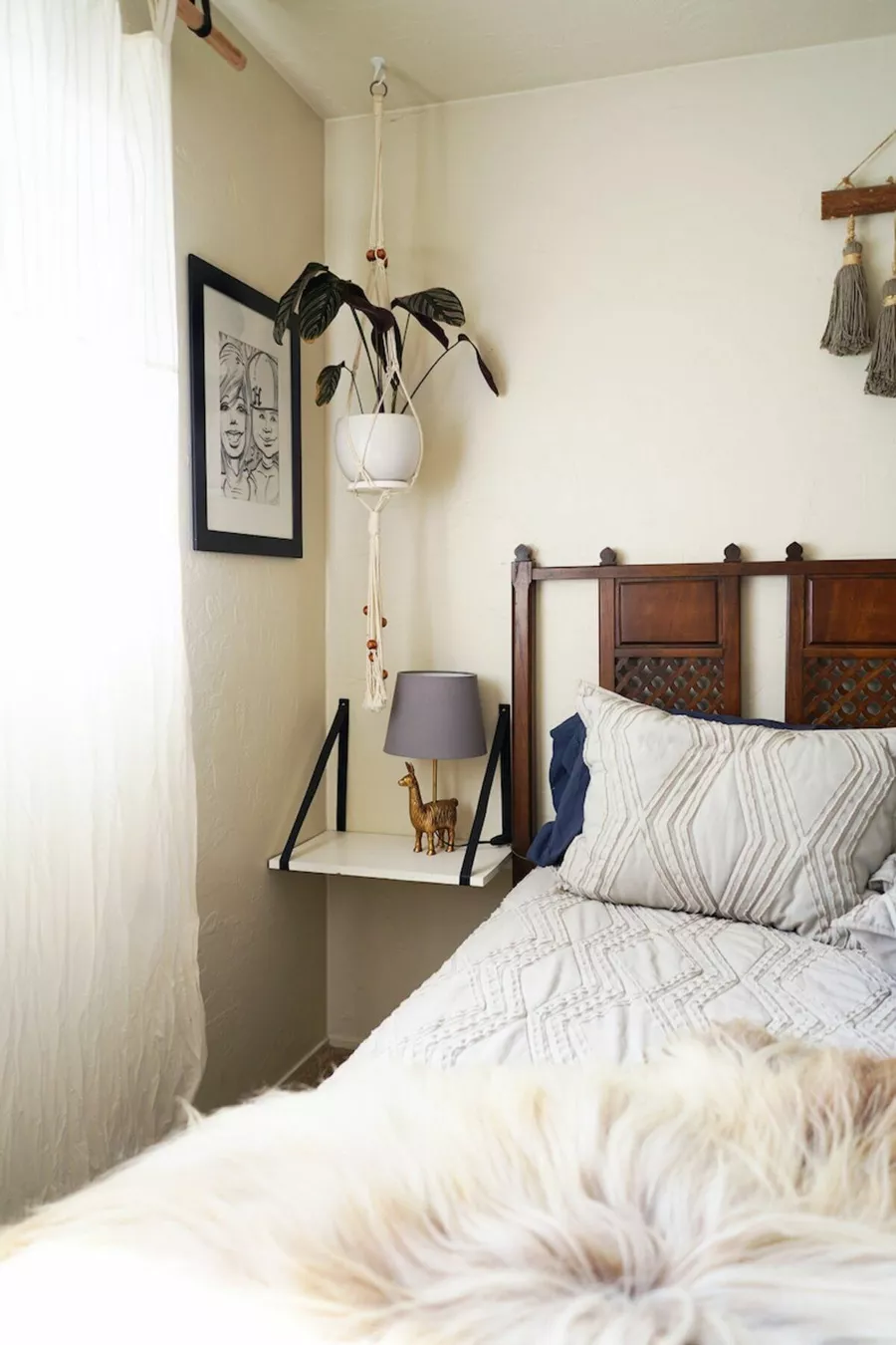 Tête de lit en cuir avec sangles + ensemble de 2 étagères murales pour chambre à coucher avec table de chevet