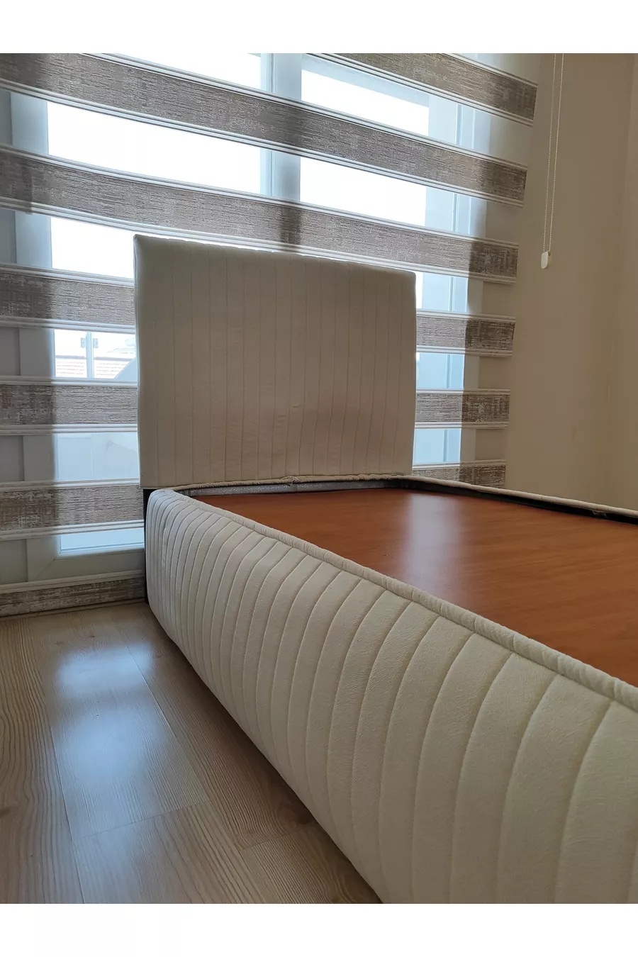 Ensemble Housse de côtés et de tête de lit pour sommier double design Sonne