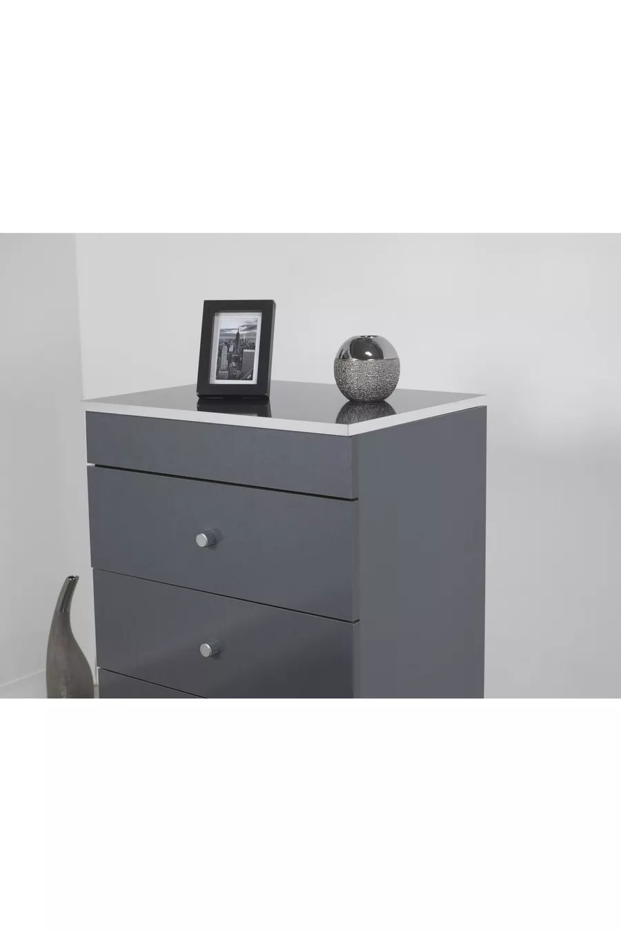 Arya Commode