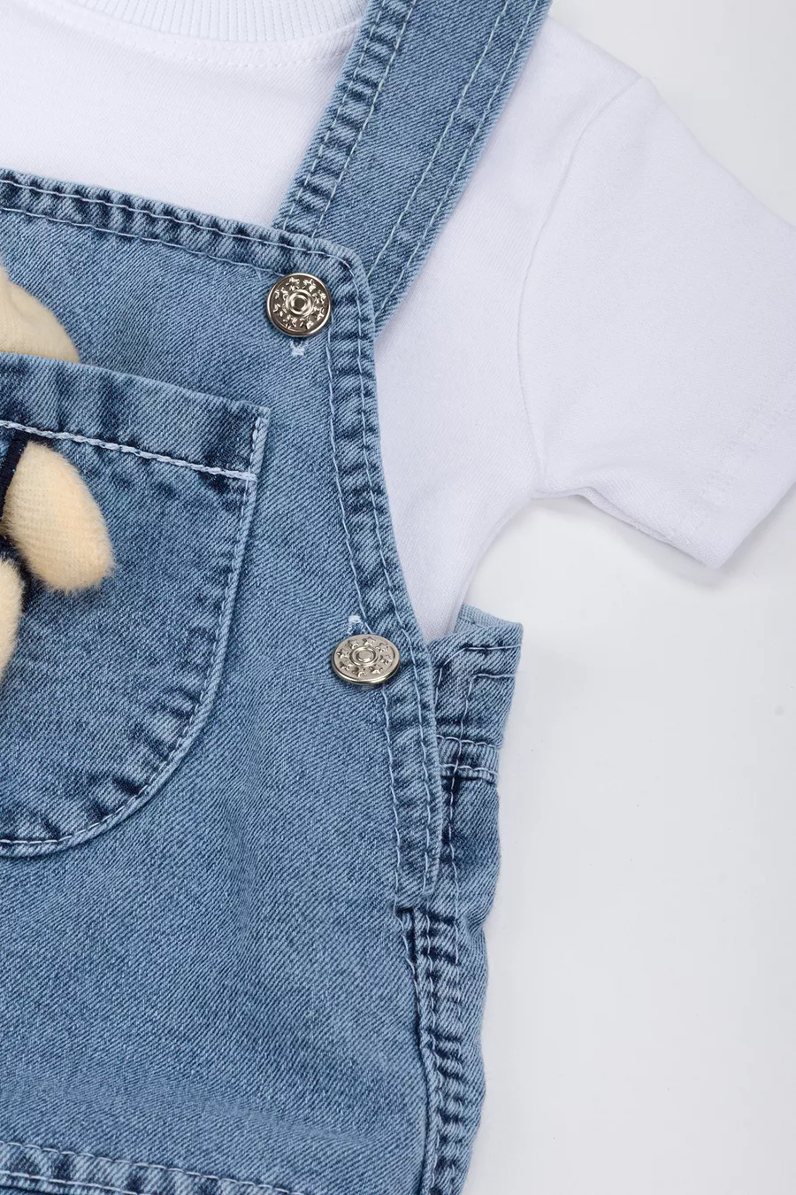 Ensemble Deux Pièces Salopette en Denim et T-shirt Blanc