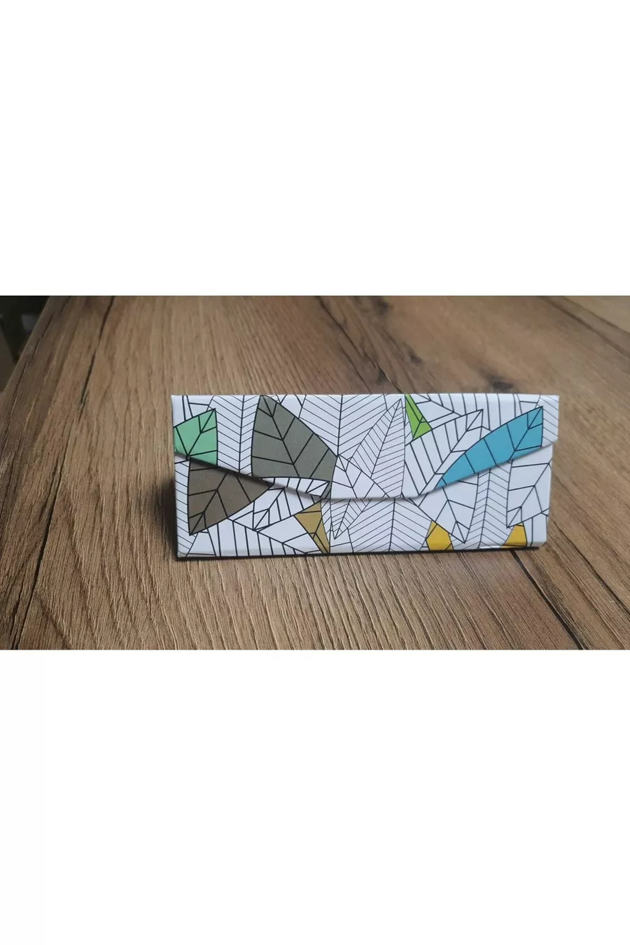 Étui à lunettes de design triangulaire