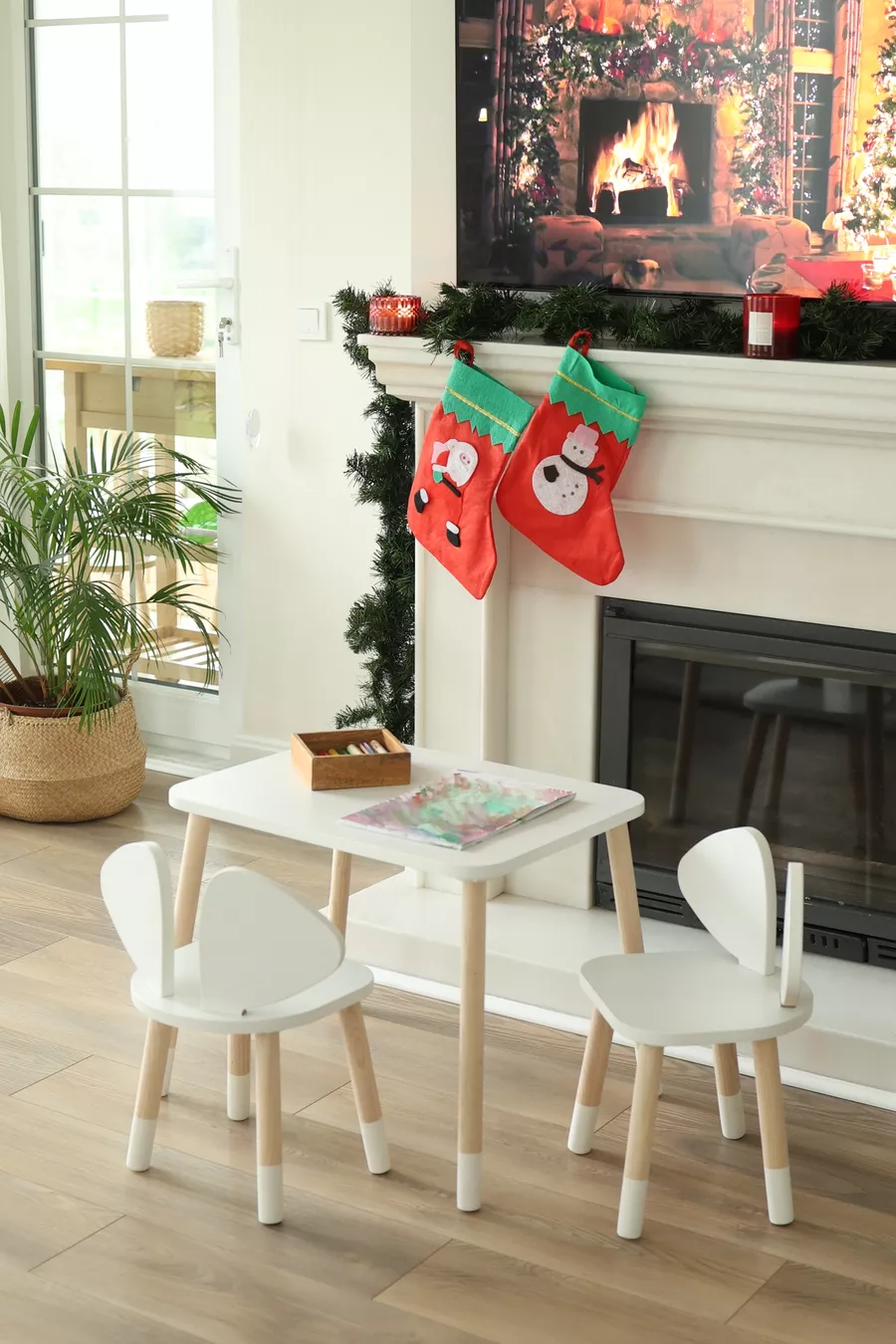 Table blanche Mickey Fare + 2 chaises