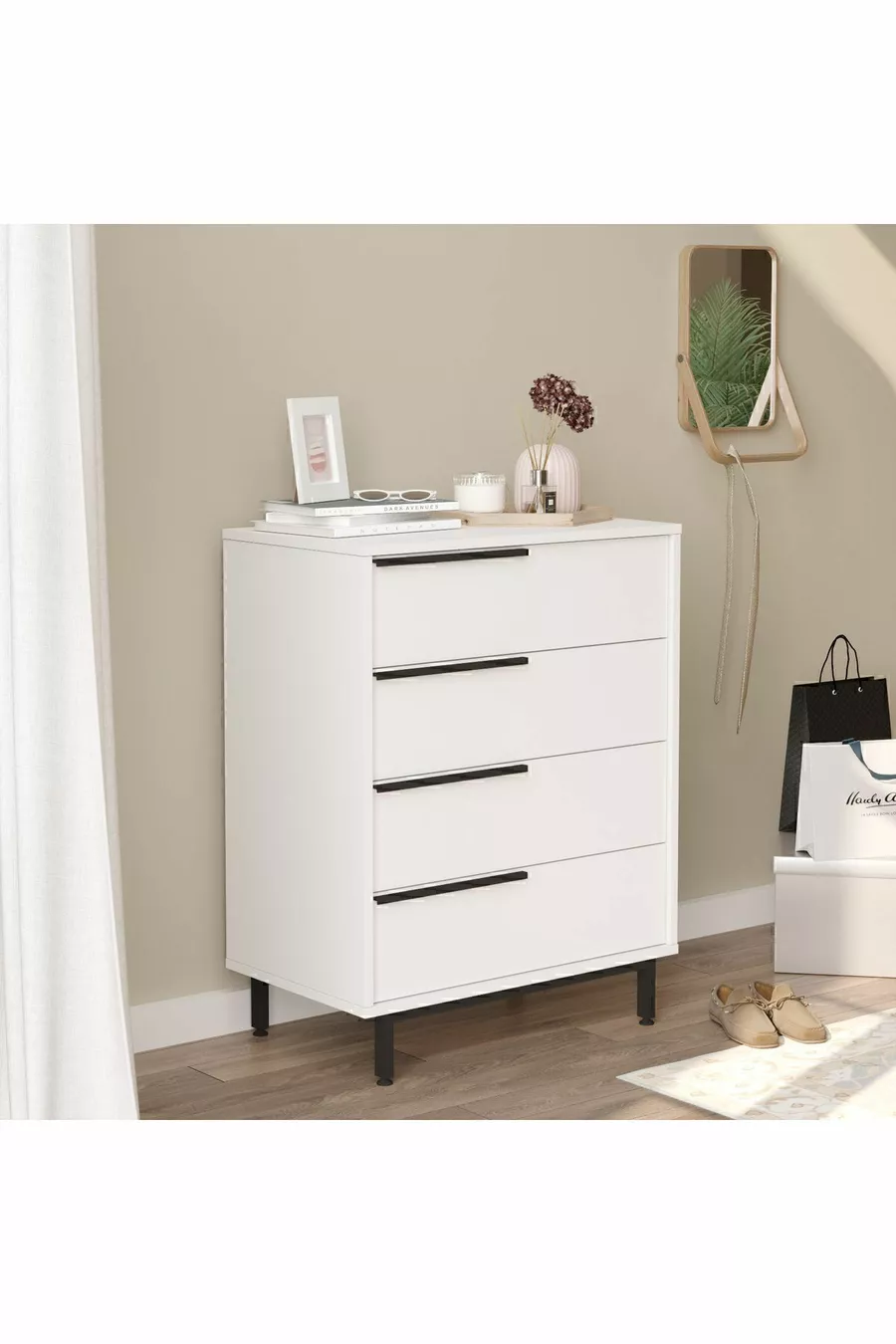 Commode Bohème 4 tiroirs avec pieds en métal blanc -W