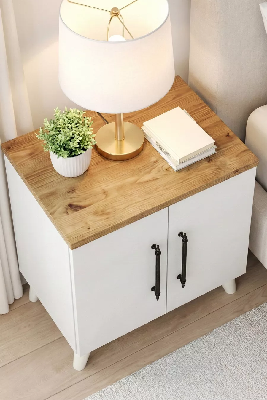 Table de chevet classique Lumen à 2 portes avec étagères, pin - blanc