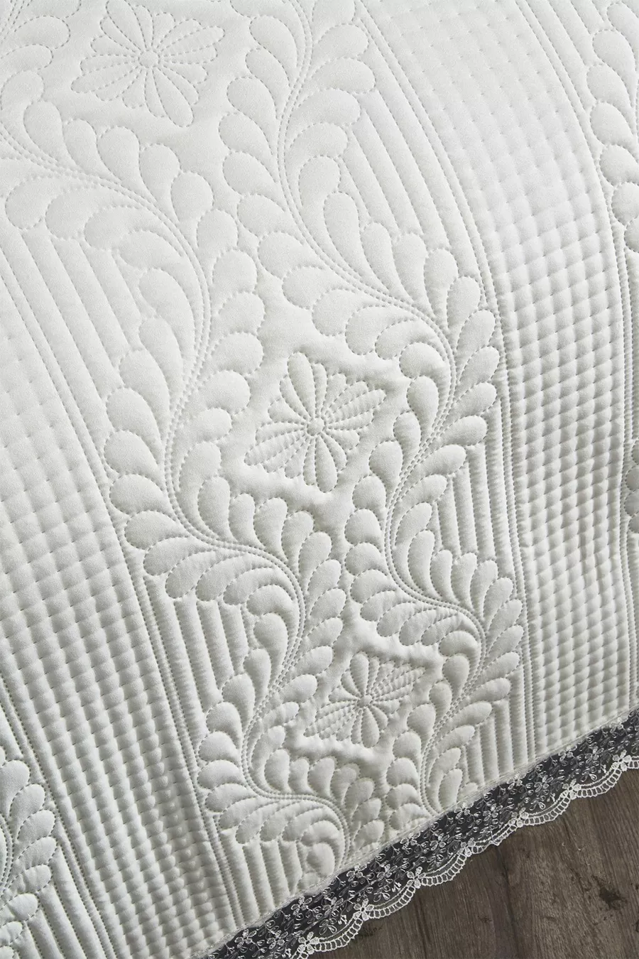 Couverture de lit double ultrasonique avec capitonnage en daim crème