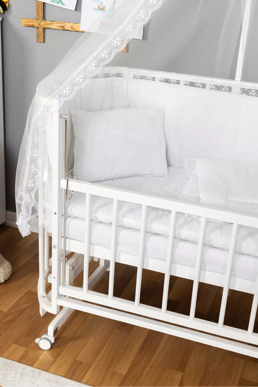 Prix du berceau portable en bois naturel pour bébé nouveau-né à côté de la maman