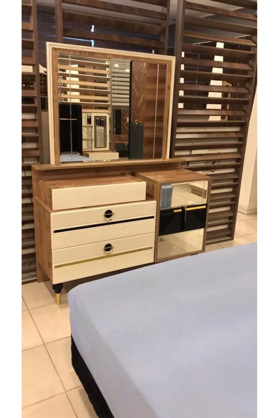 Ensemble de chambre à coucher Nivemeshome Kılçık