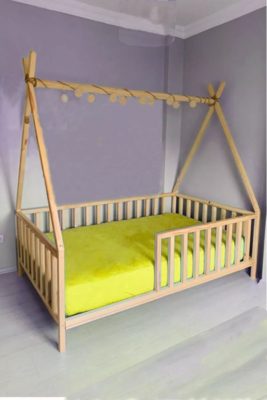 Lit Montessori pour bébés et enfants unisexe avec toit en bois naturel
