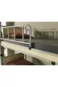 Chambre d'enfant Yurt avec lit superposé en métal et tête de lit en bois