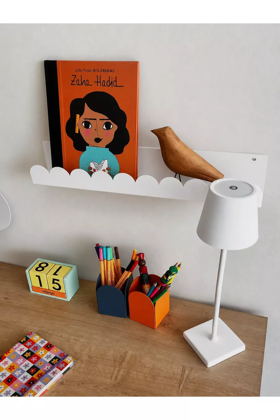 Étagère en acier simple Montessori Cloud