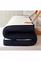 Lit de sol pliable simple avec matelas en mousse de  cm fonctionnel