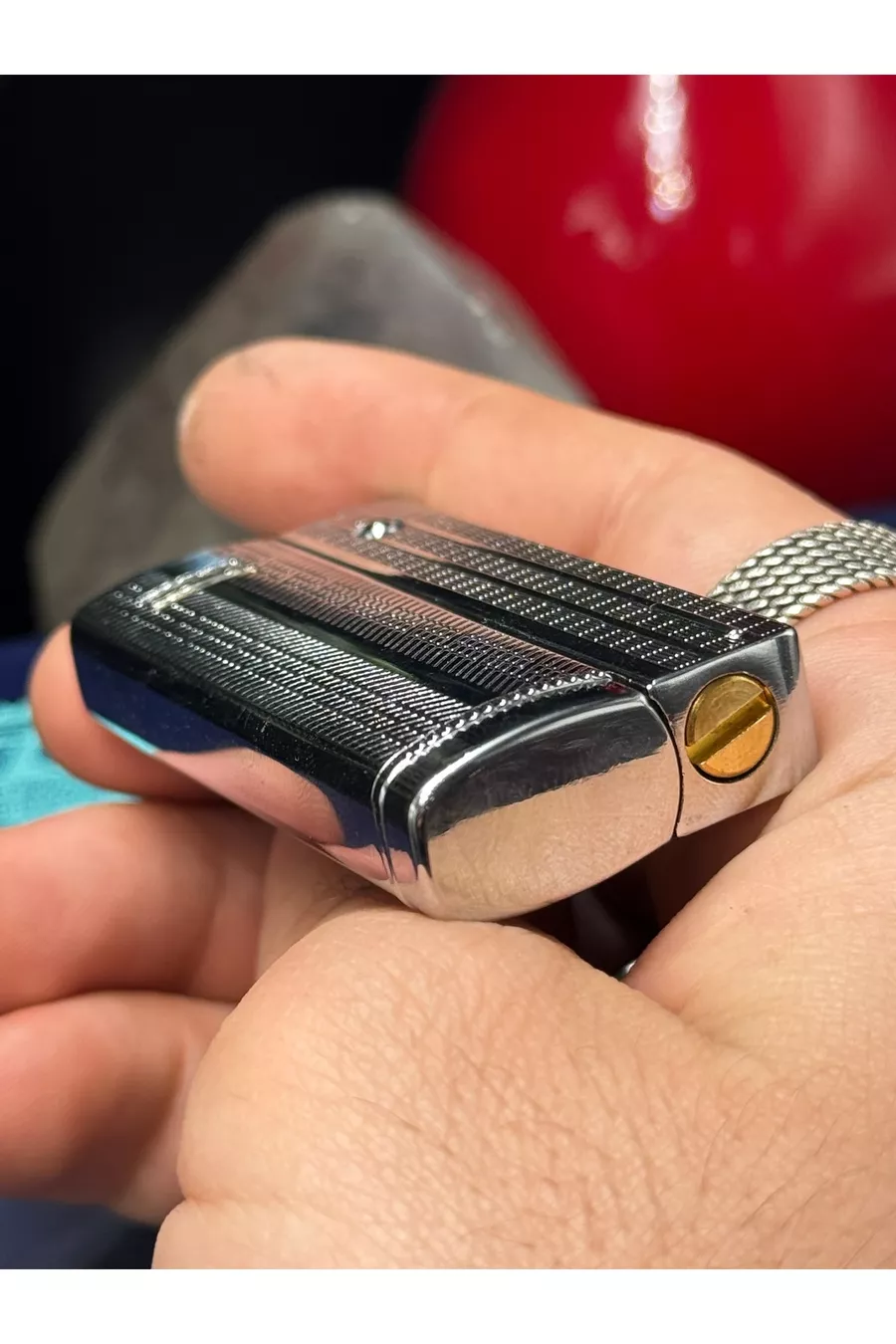 Briquet de chef de quartier élégant en métal à essence de couleur argent