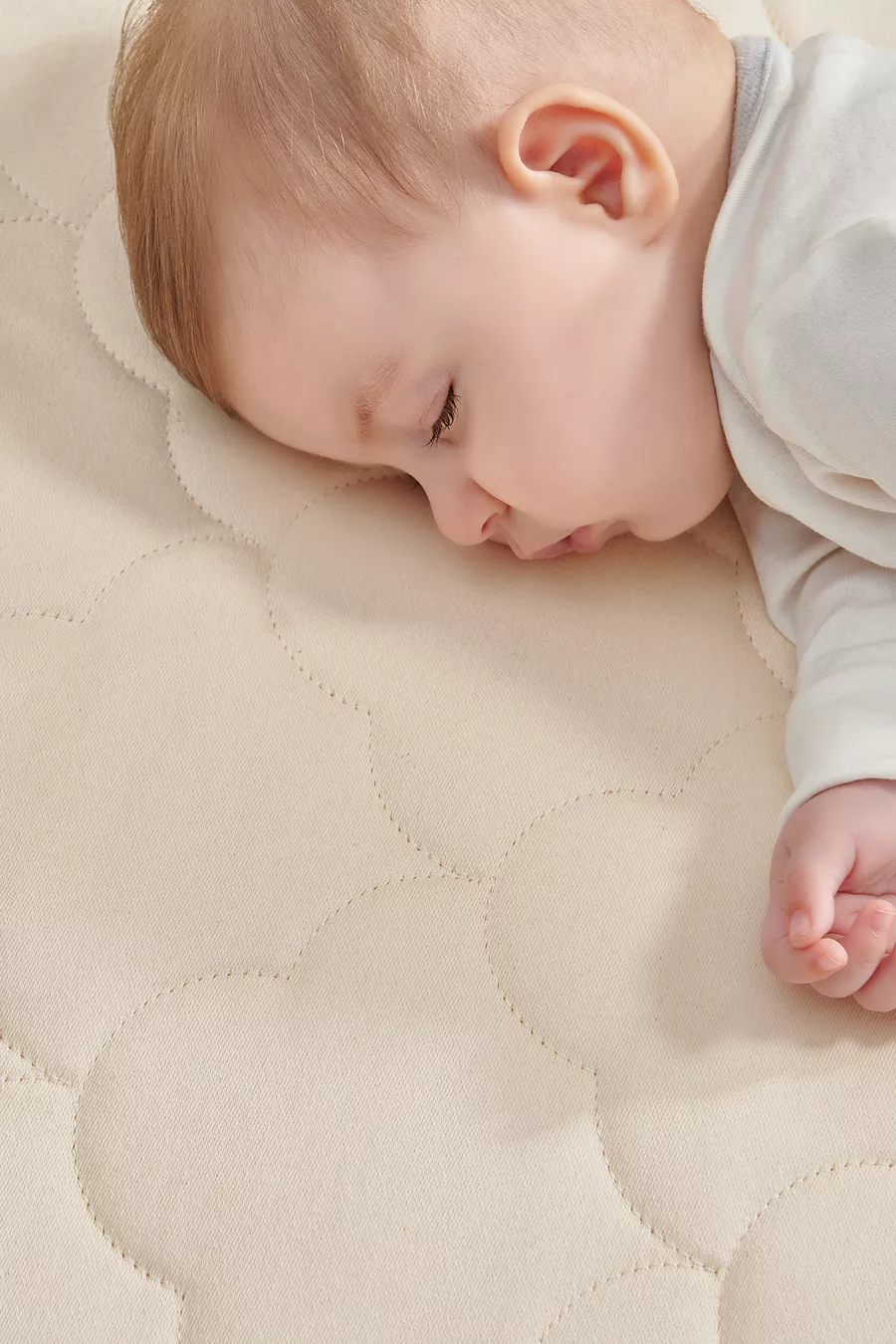 Matelas pour bébé avec housse lavable et contenu naturel Cottonia