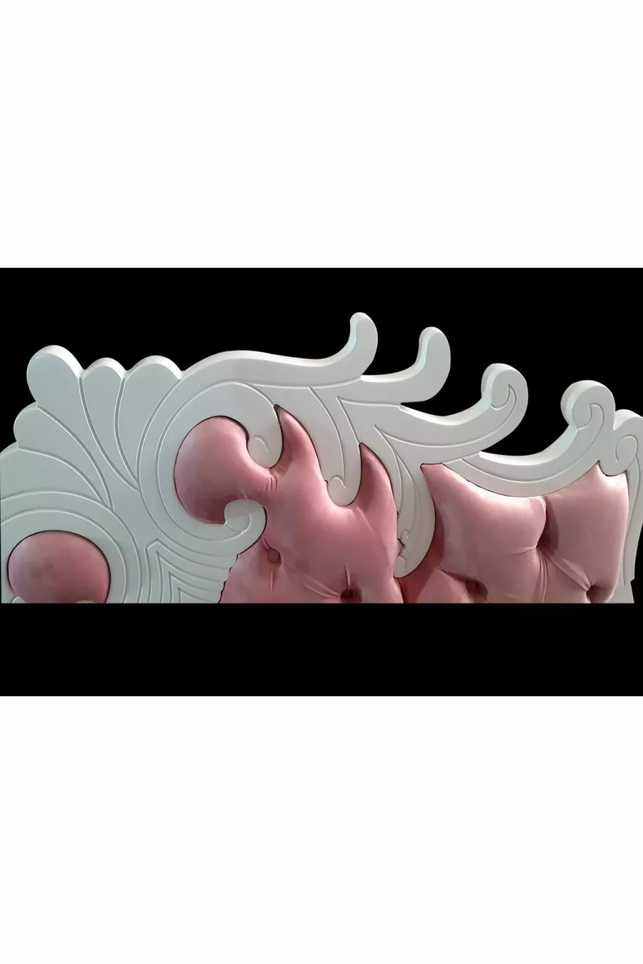 Tête de lit en bois laqué avec gravure CNC