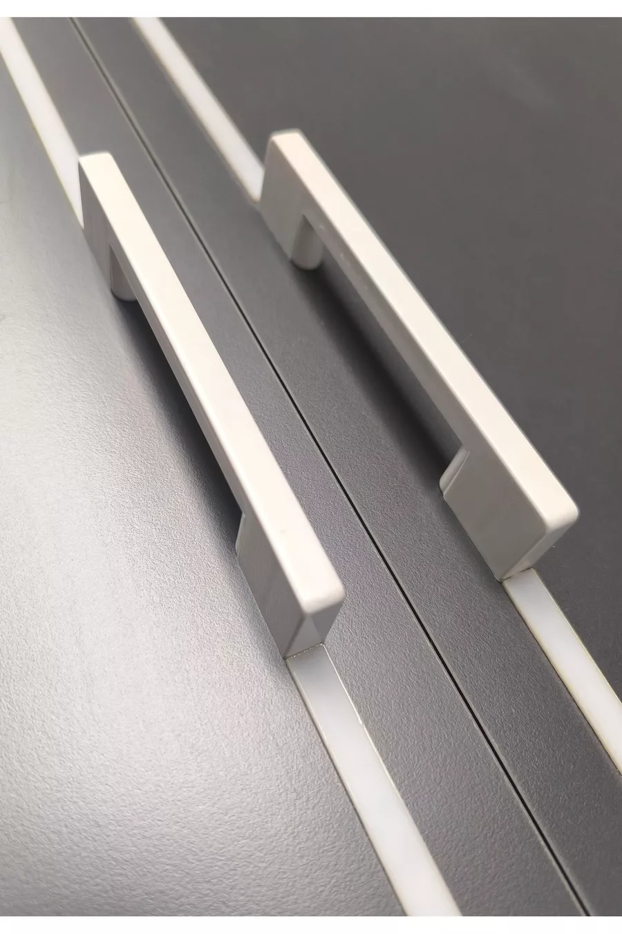 Armoire 4 portes PIANO pour chambre d'adolescent/enfant - Armoire gris anthracite et blanc avec miroir