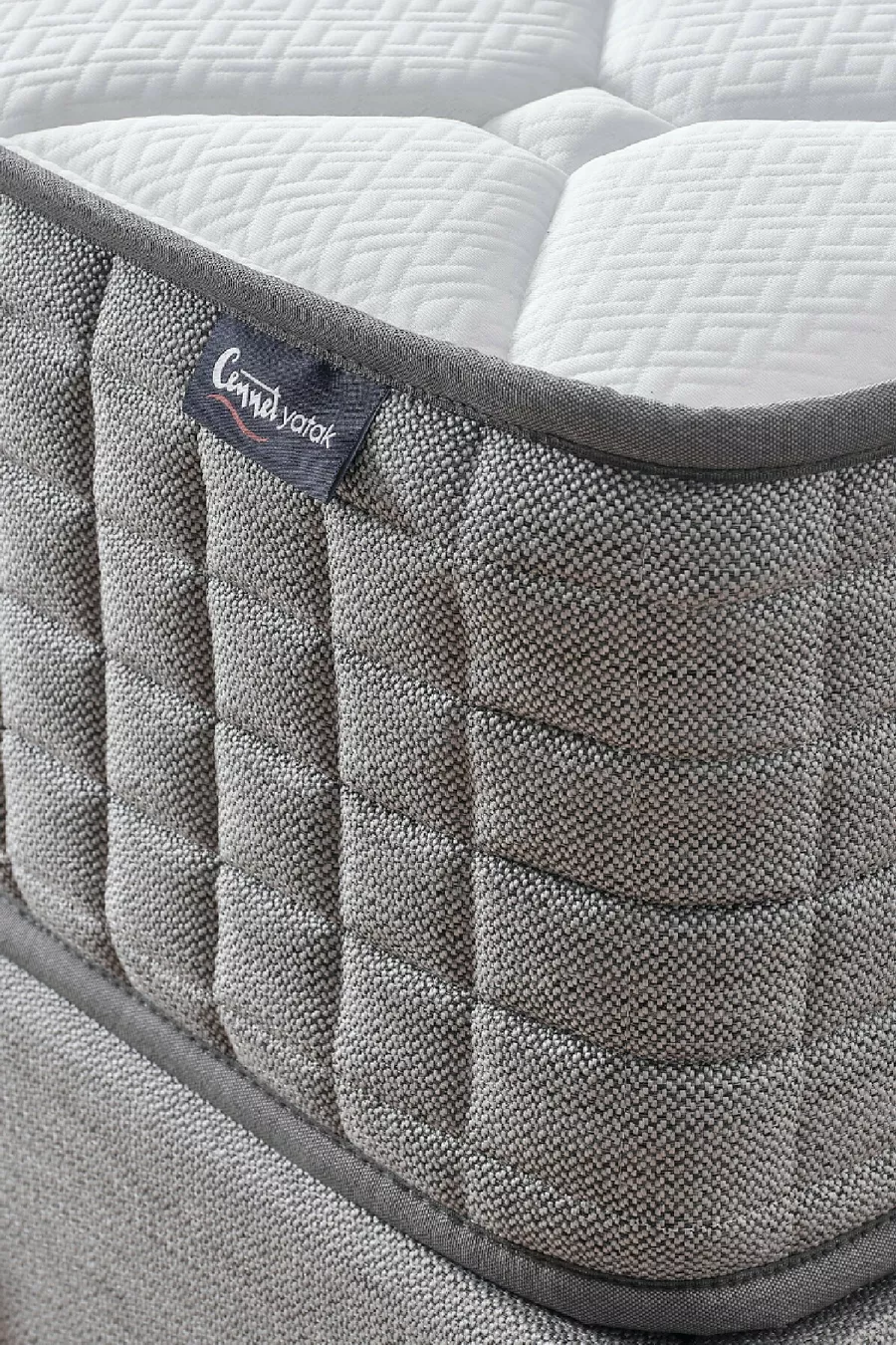 Matelas à ressorts double Mimoza Modèle avec caractéristiques entièrement orthopédiques et antibactériennes
