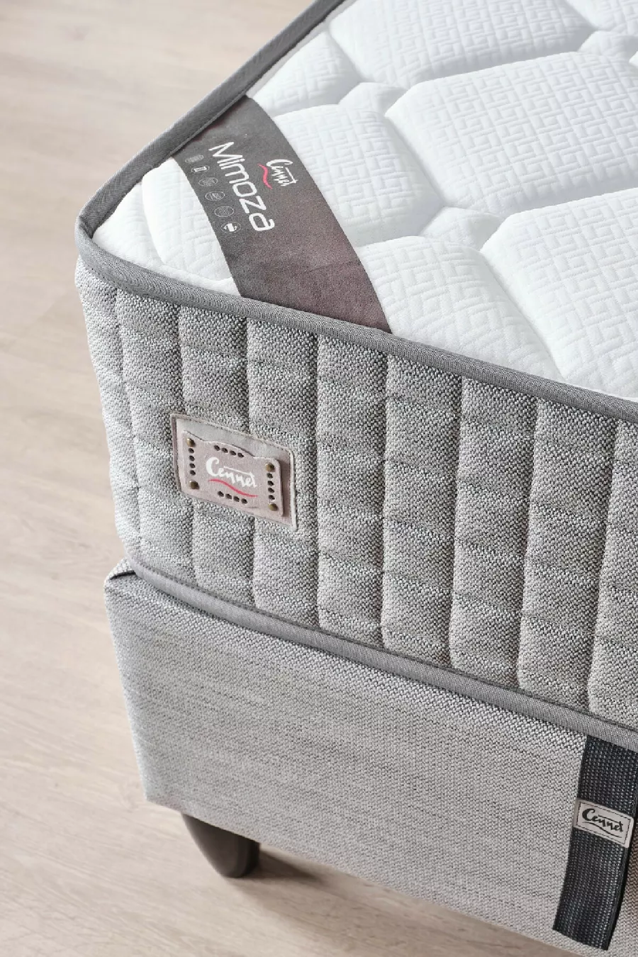 Matelas à ressorts double Mimoza Modèle avec caractéristiques entièrement orthopédiques et antibactériennes
