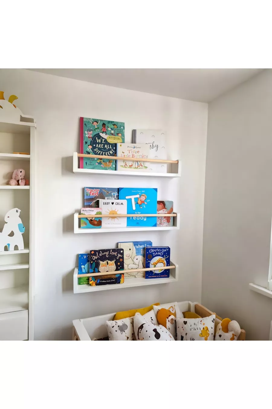 Bibliothèque Montessori en MDF blanc à 3 compartiments et étagères éducatives