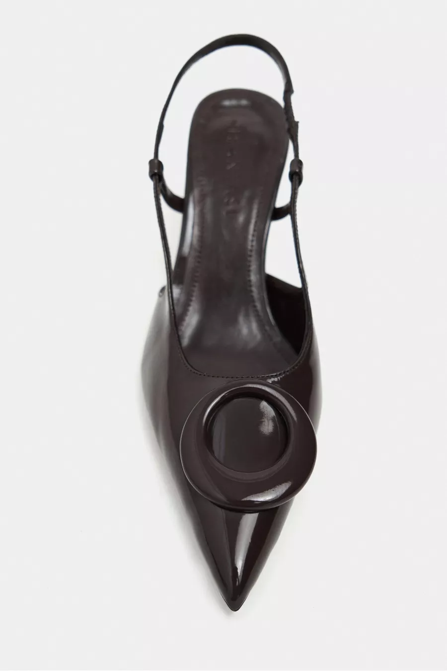 Chaussure pour femme à talon fin, bout pointu, ouvert à l'arrière, avec accessoires en cuir verni Nereid